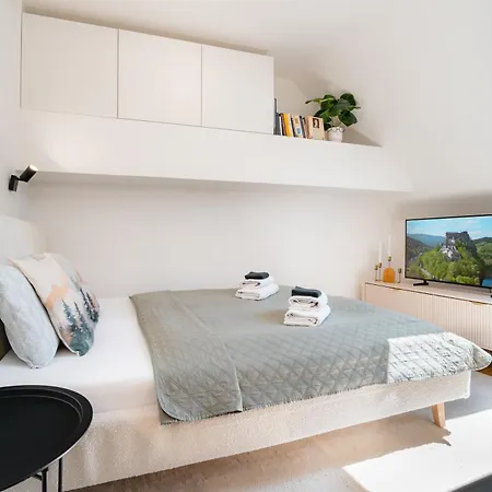 The Square & Cozy Apartmán *